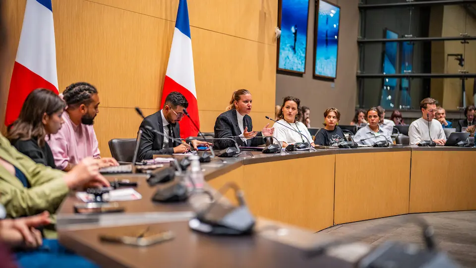250908 Mathilde Panot et son équipe à l'Assemblée nationale